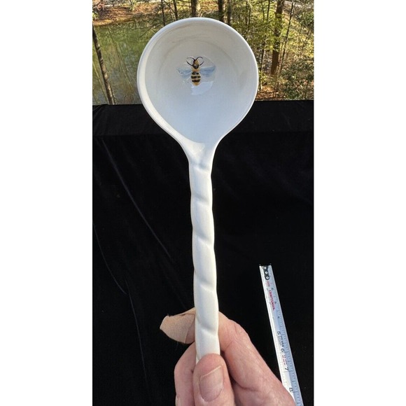 Rare MWW Market Embossed Bumble Bee White Basket Collection Soup Ladle -A29 - Picture 2 of 8